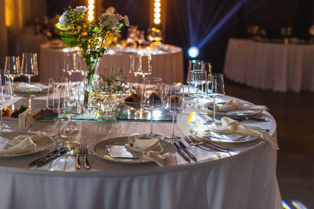 How to Set the Perfect Table with Fresh Flowers for Spring Gatherings 